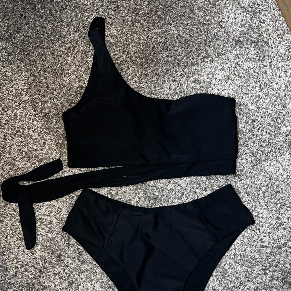 Women’s Medium Black One-Shoulder Bikini Set Asymmetrical Two-Piece Swimwear